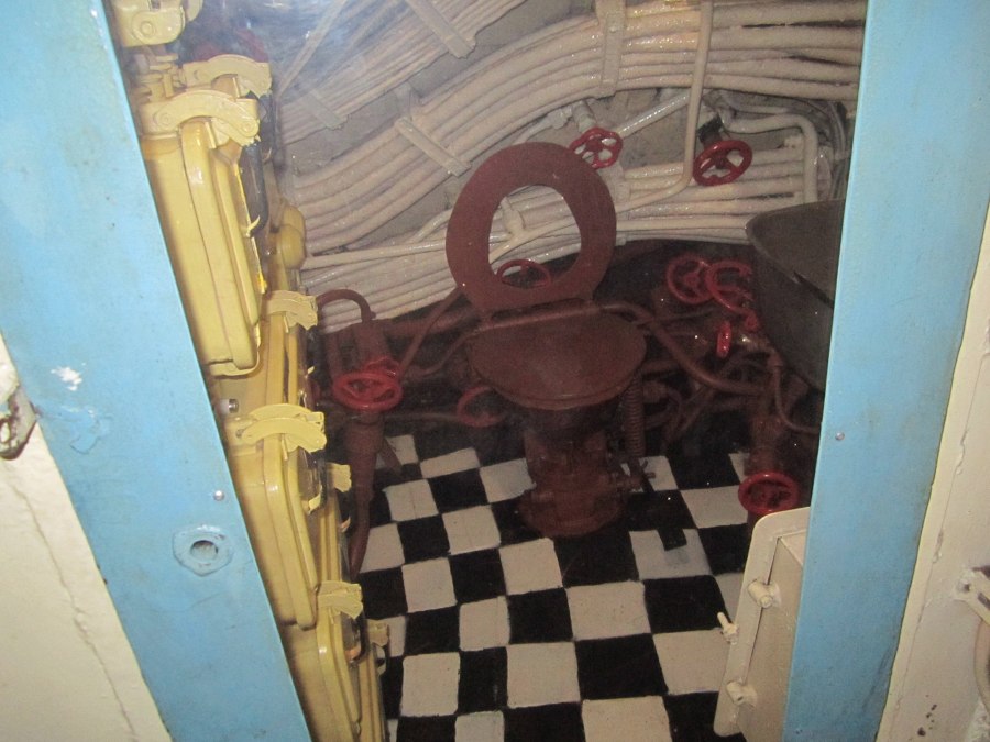 Гальюн на корабле Петр Великий