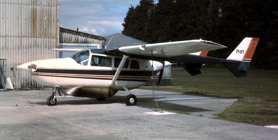 Cessna 337 Skymaster багажник