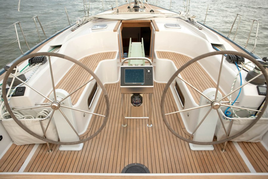 Hanse 540 e (парусник)