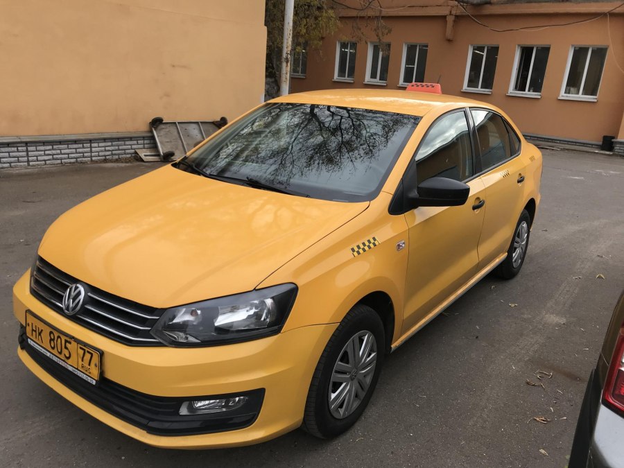 VW поло 2021 желтый