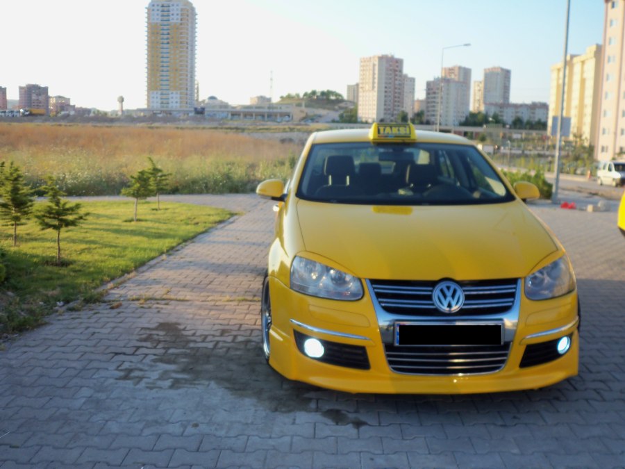 Volkswagen Polo sedan жёлтый