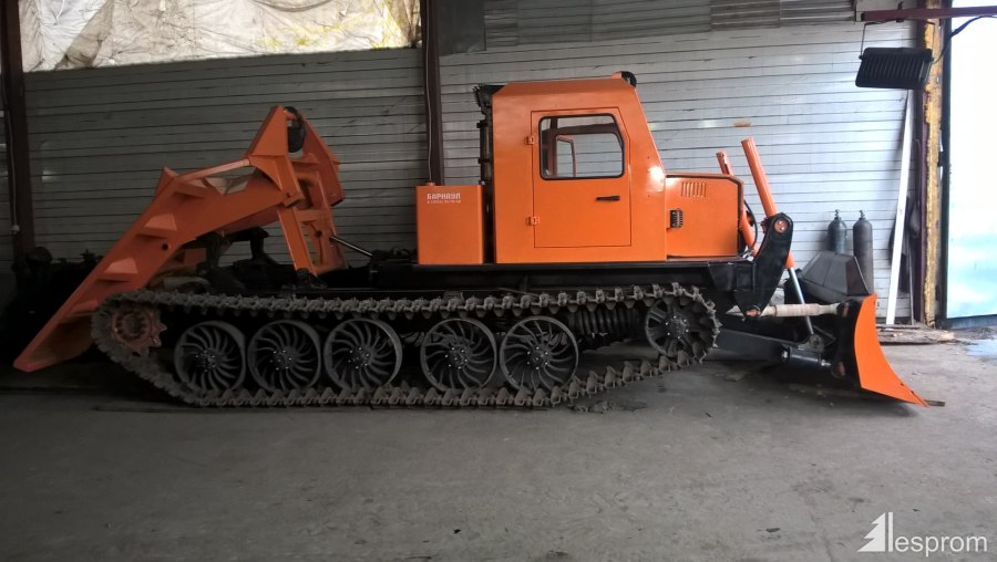 Гусеничный трелевочный трактор ТТ-4