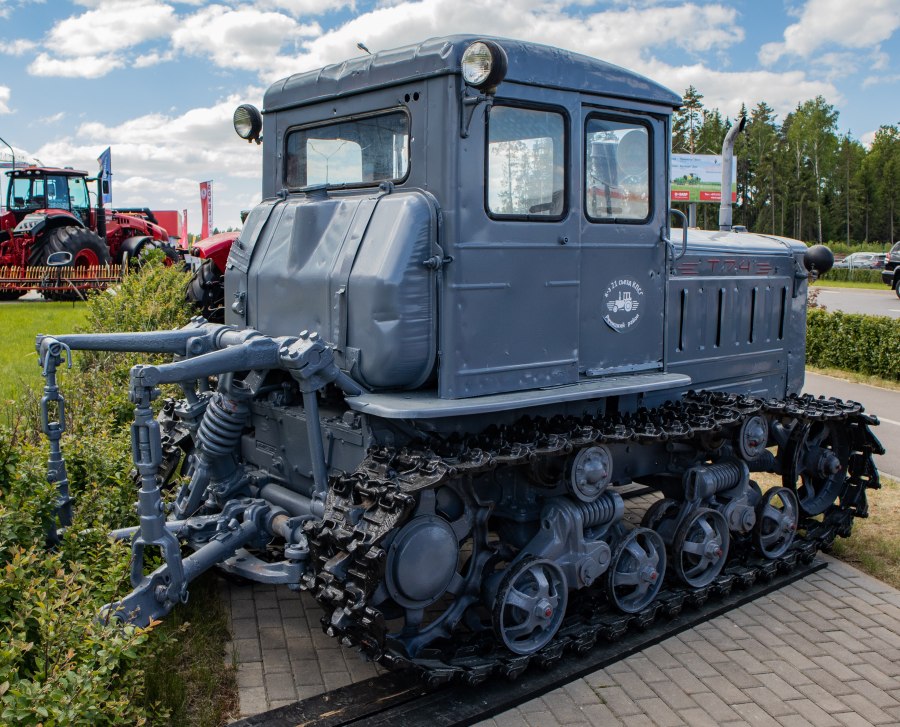 Трактор т 28х4м