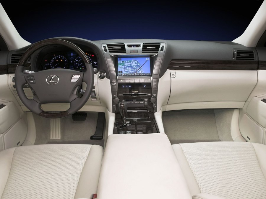 Lexus лс 460