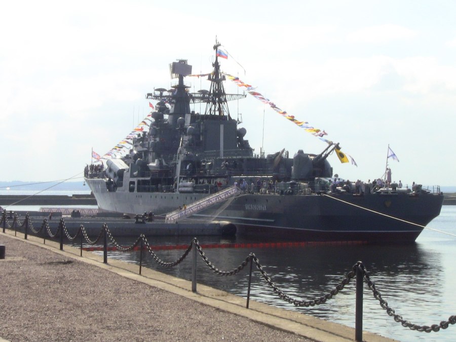 Парусник Полтава на Неве