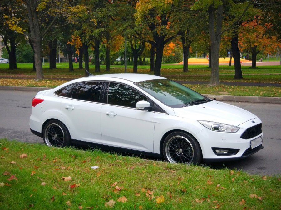 Ford Focus 2017 белая