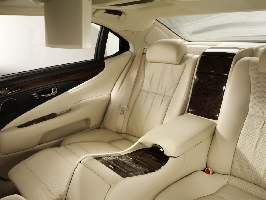 Lexus ls460 Ottoman