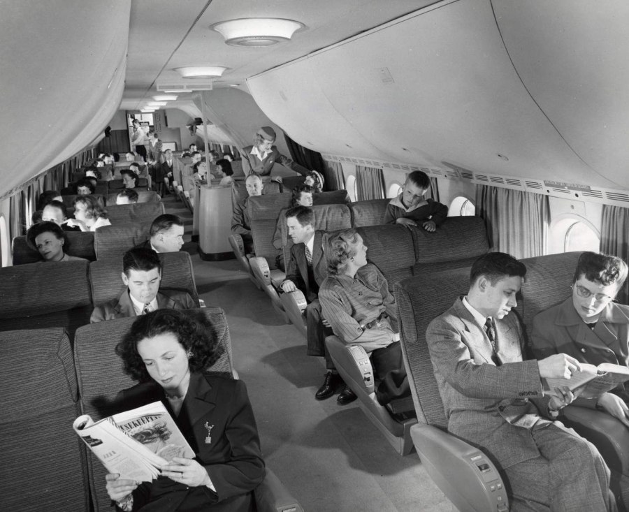 Салон самолета Boeing 377 Stratocruiser