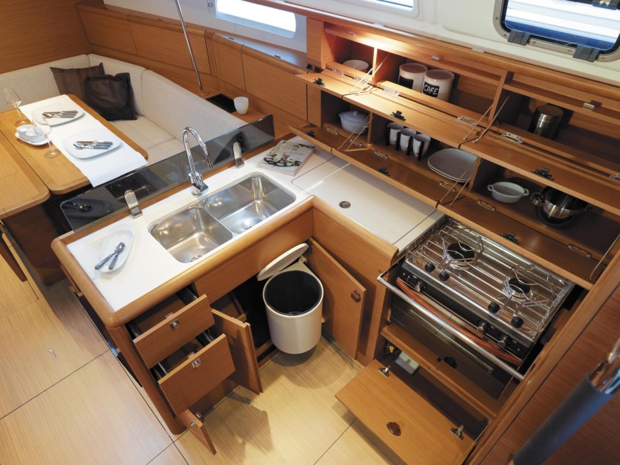 Bavaria 51 яхта