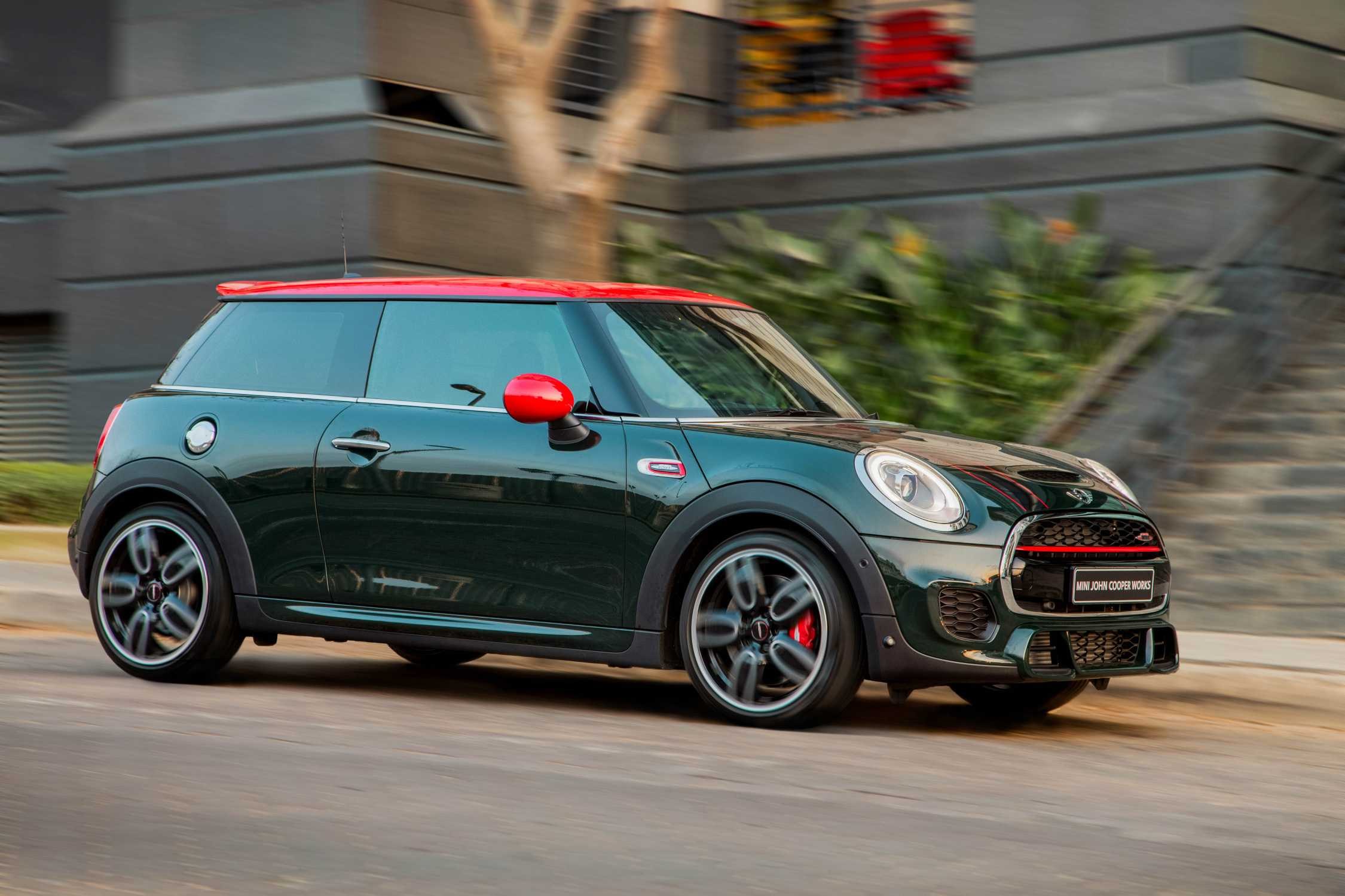 Mini john works. Мини Купер f56 JCW. Мини Купер JCW зеленый. Mini Cooper John Cooper works. Mini Cooper JCW 2015.