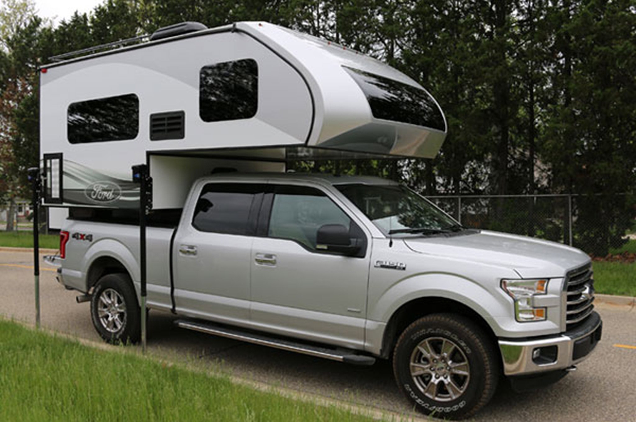 Форд модуле. Ford f-150 RV Camper. Жилой модуль на Ford f-150. Автодом Ford f150. Ford f 150 Camper 4x4.