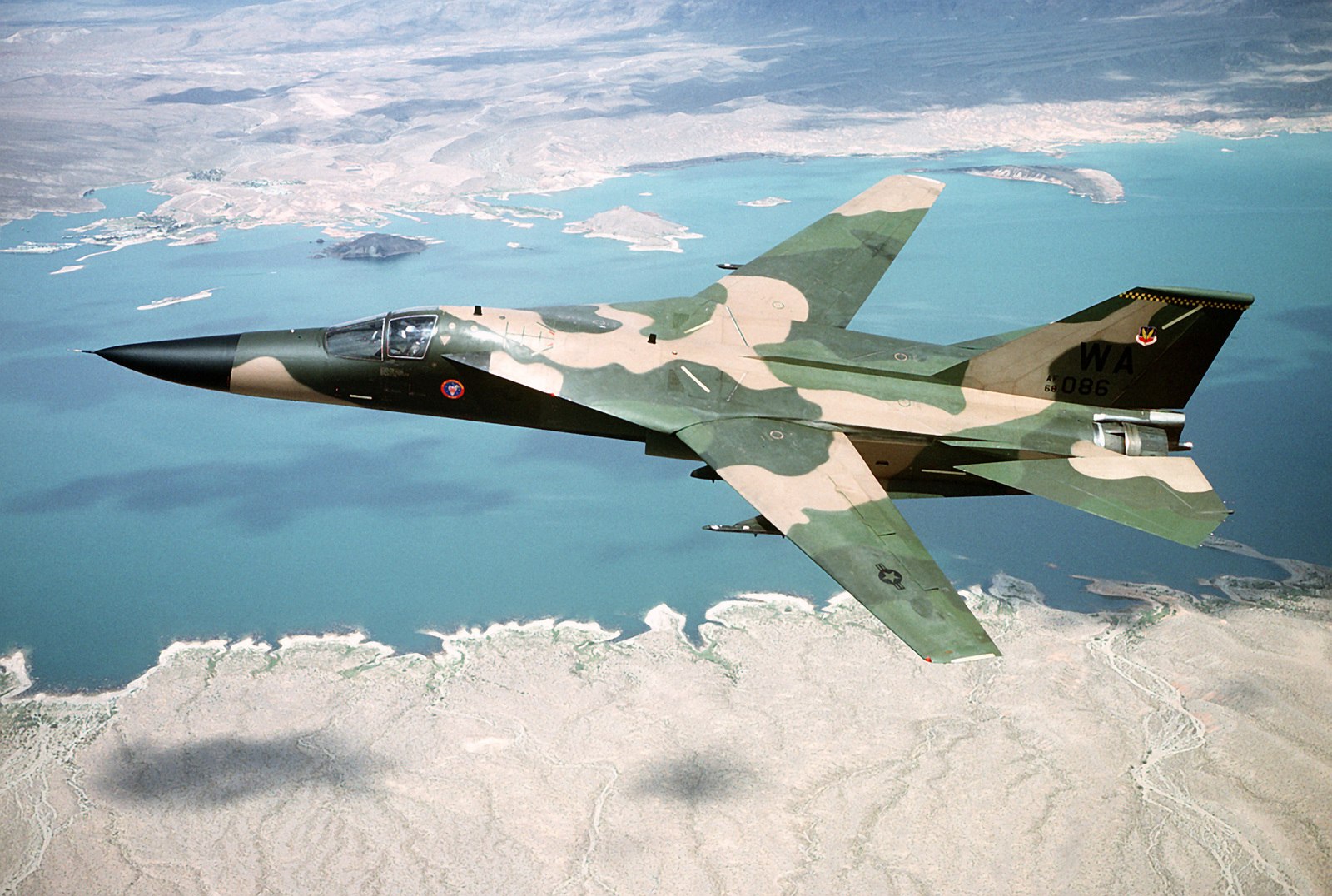 Ф111. Бомбардировщик f-111f. Бомбардировщик f-111. General Dynamics f-111 Aardvark. Дженерал Дайнэмикс ф-111.