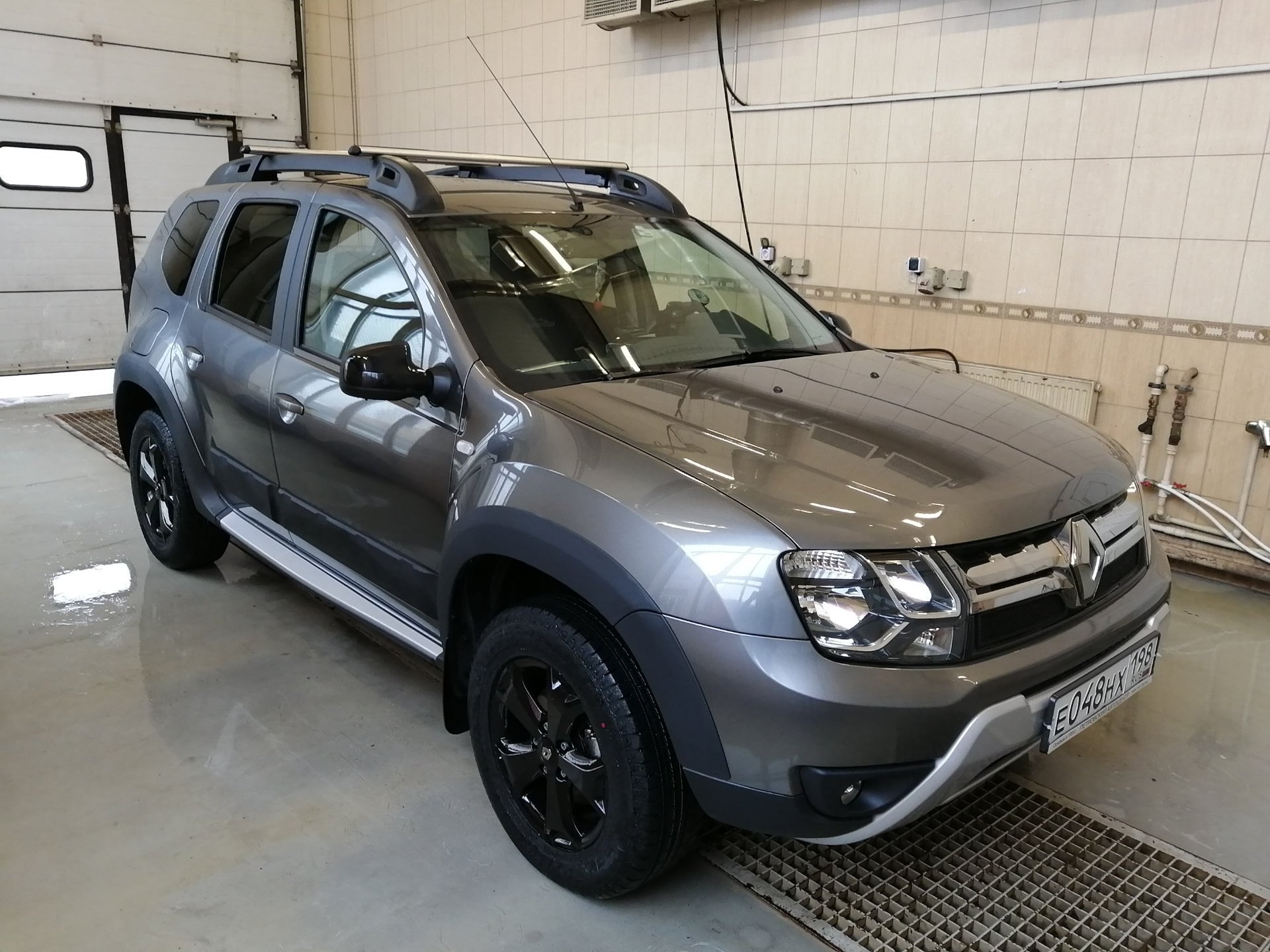 Серый цвет рено. Renault Duster Grey. Renault Duster серый. Рено Дастер 2022 серый. Renault Duster Dark Grey 2021.