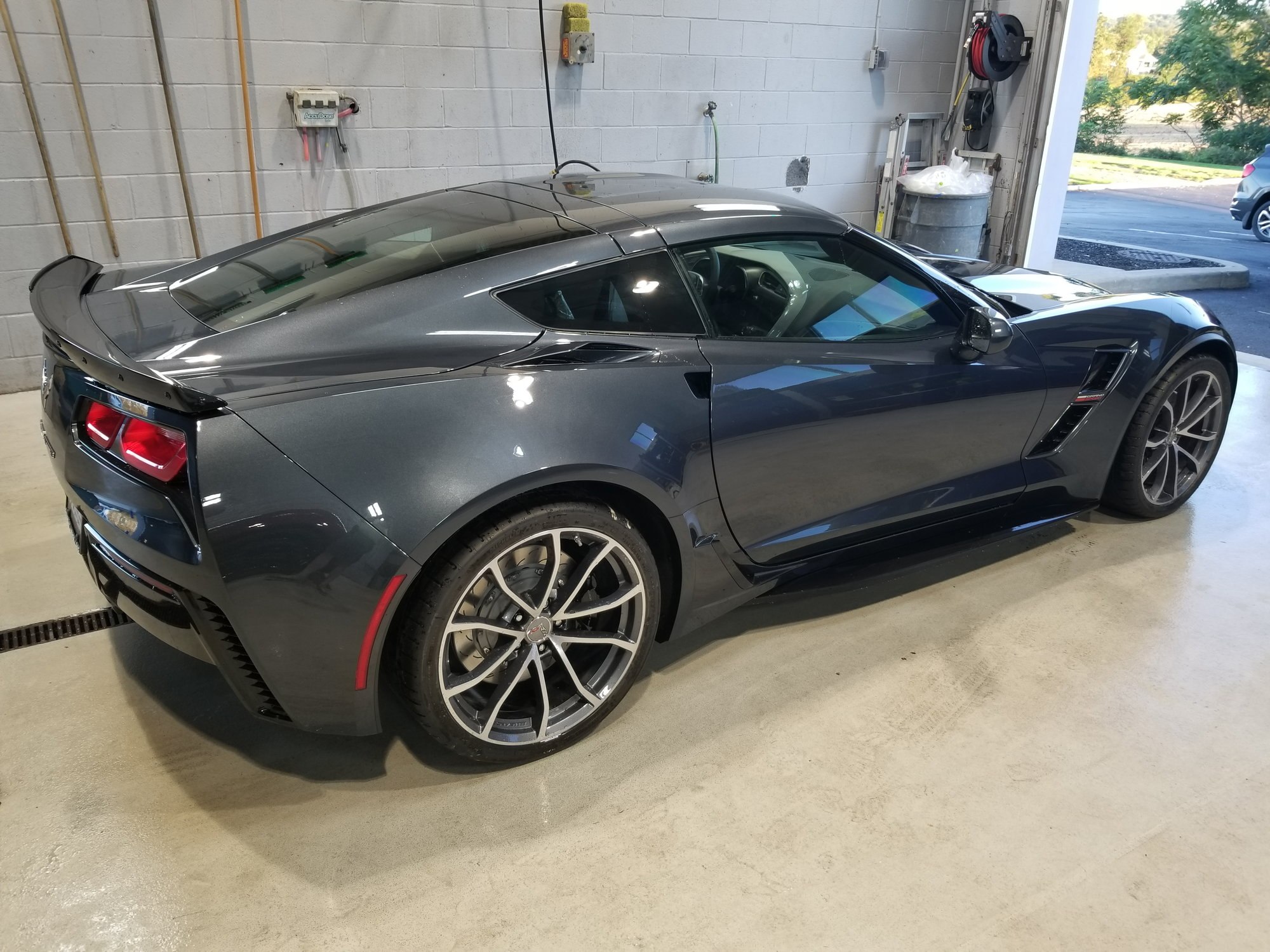 Цвет мокрый асфальт. Corvette цвет графит. Storm Grey Chevrolet. Steel Gray Metallic 755. Satin Steel Gray Metallic (серый металлик).