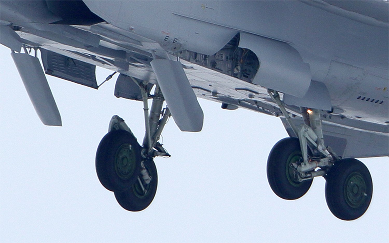 ту-134 шасси полет. шасси боинг 777. ту 154 передняя стойка шасси. Boeing 777 вид сзади. шасси боинг 737.