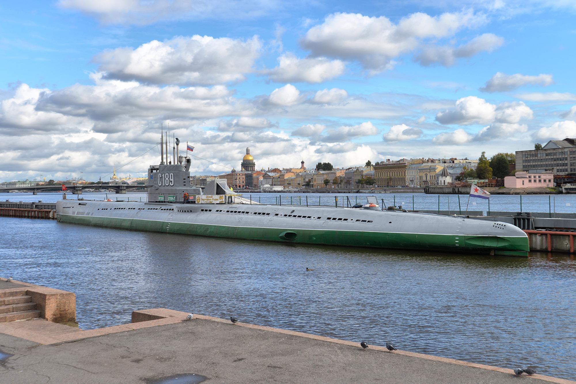 Лодка музей в питере. Музей подводная лодка с-189 в Санкт-Петербурге. С-189 подводная лодка музей. Музей подводная лодка с-189 СПБ. Музей подводная лодка СПБ музей.