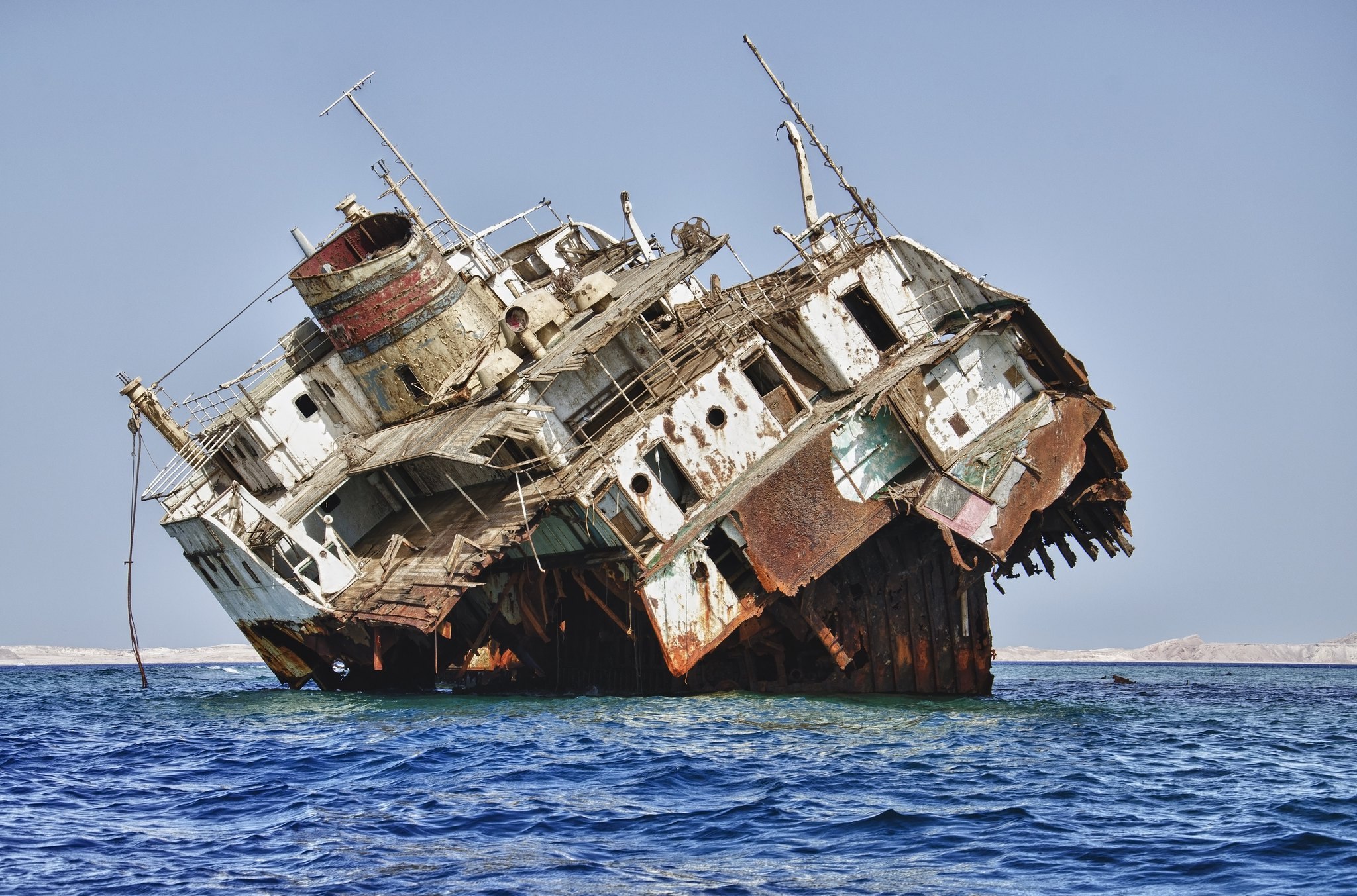 Ship wreck. Корабль призрак заброшенный корабль. Затонувший корабль Шарм-Эль-Шейх. Остров тиран затонувший корабль. Подбитый корабль.