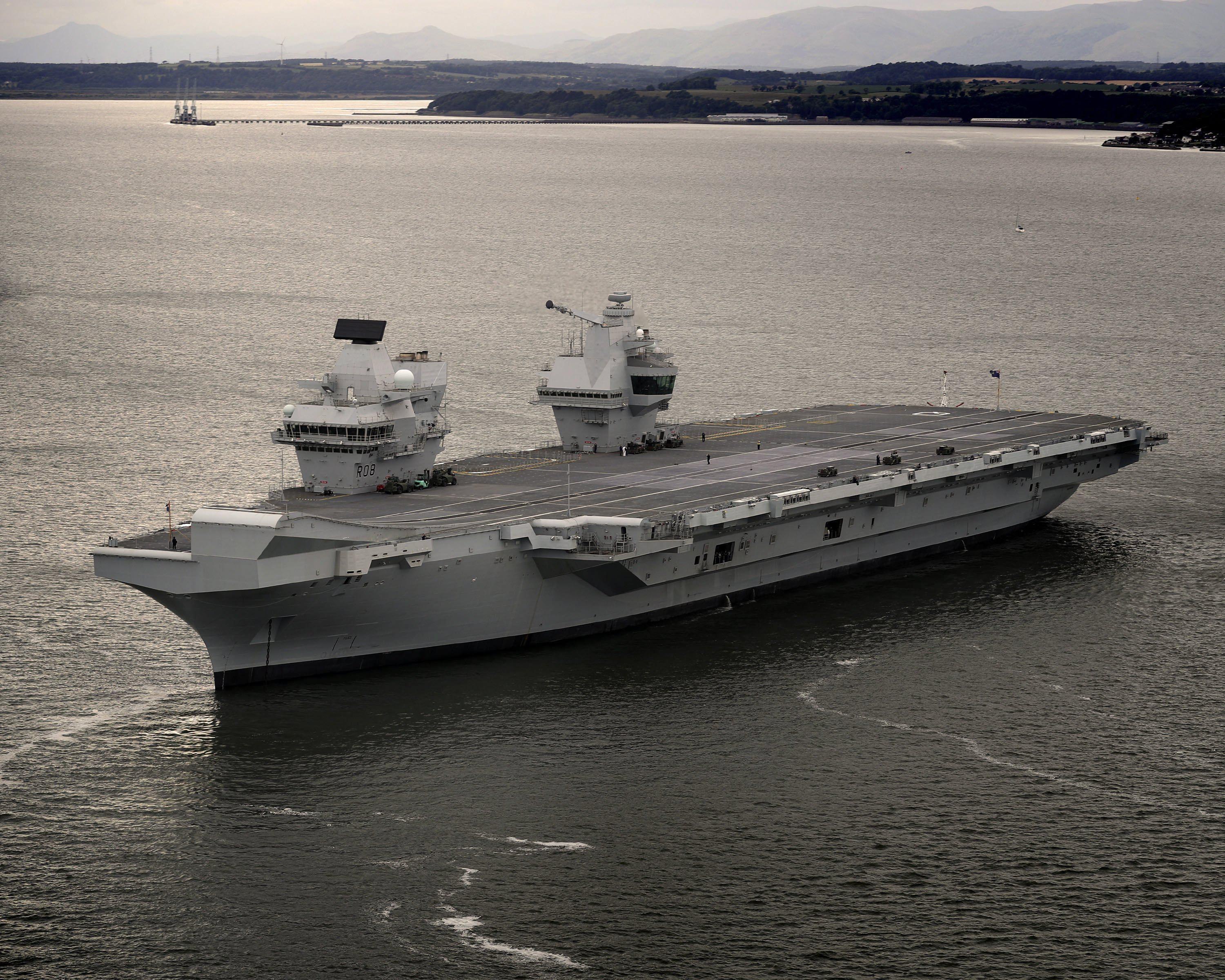 Авианосец куин. Queen Elizabeth авианосец. Британский авианосец HMS Queen Elizabeth. Авианосцы типа «куин Элизабет». Авианосца r 08 Queen Elizabeth.