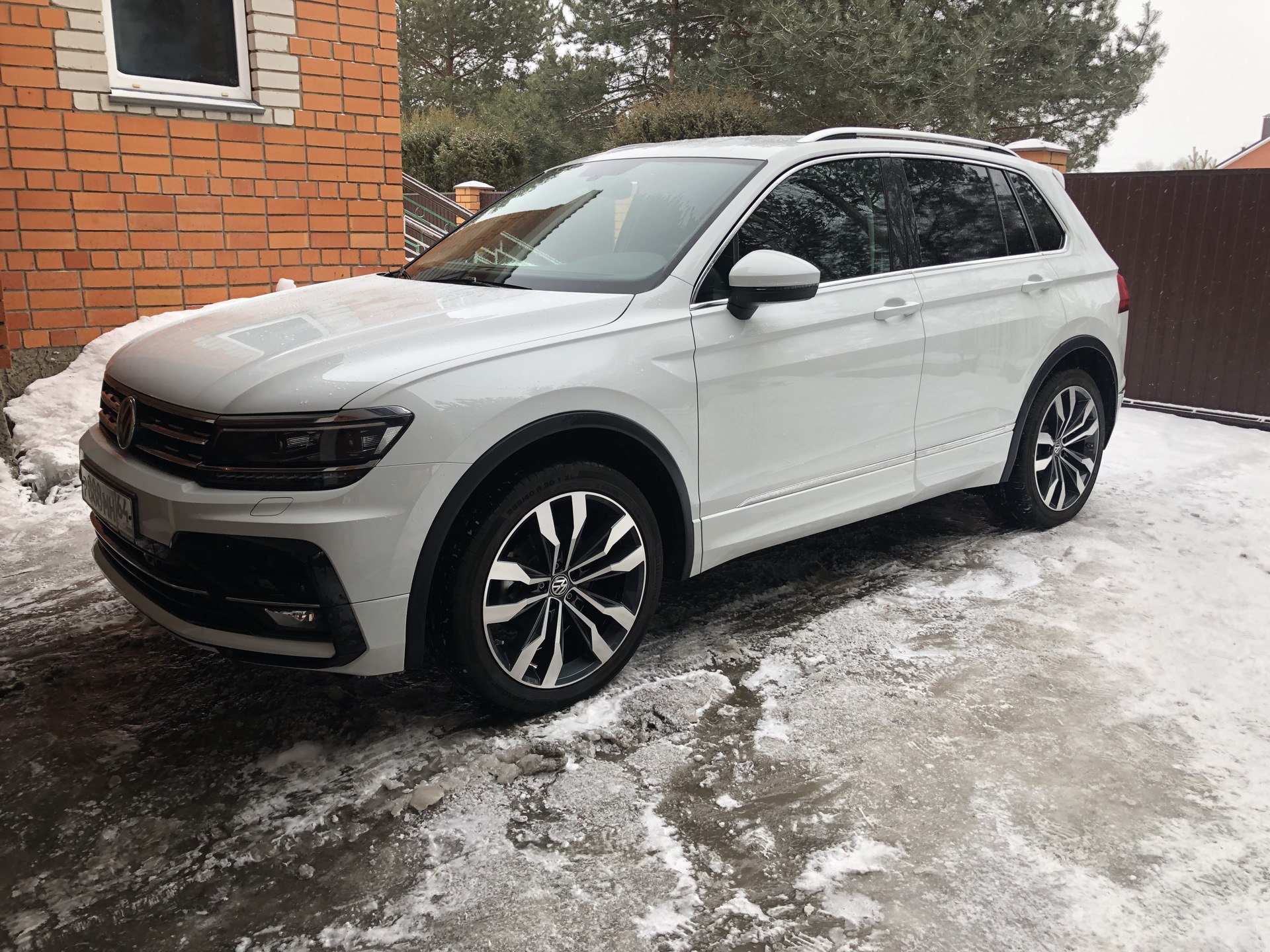 Диски на тигуан. Диски r19 Volkswagen Tiguan 2. R18 VW Tiguan 2020. R18 Tiguan 2. VW Tiguan 2017 r18.