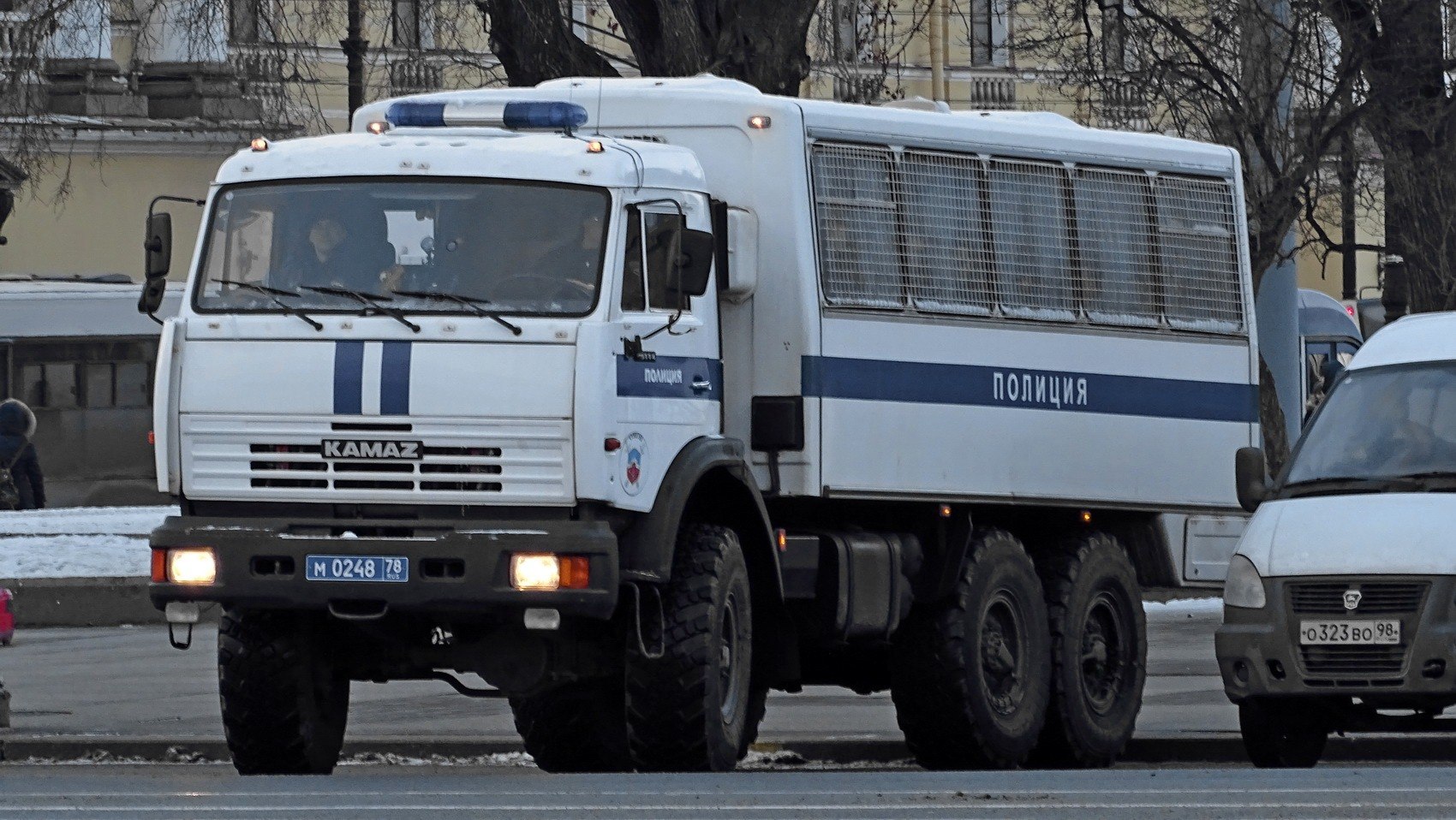 Камаз омон. КАМАЗ 43114 НЕФАЗ. КАМАЗ НЕФАЗ 4208 ОМОН. КАМАЗ 43114 автозак. КАМАЗ 43114 полицейский