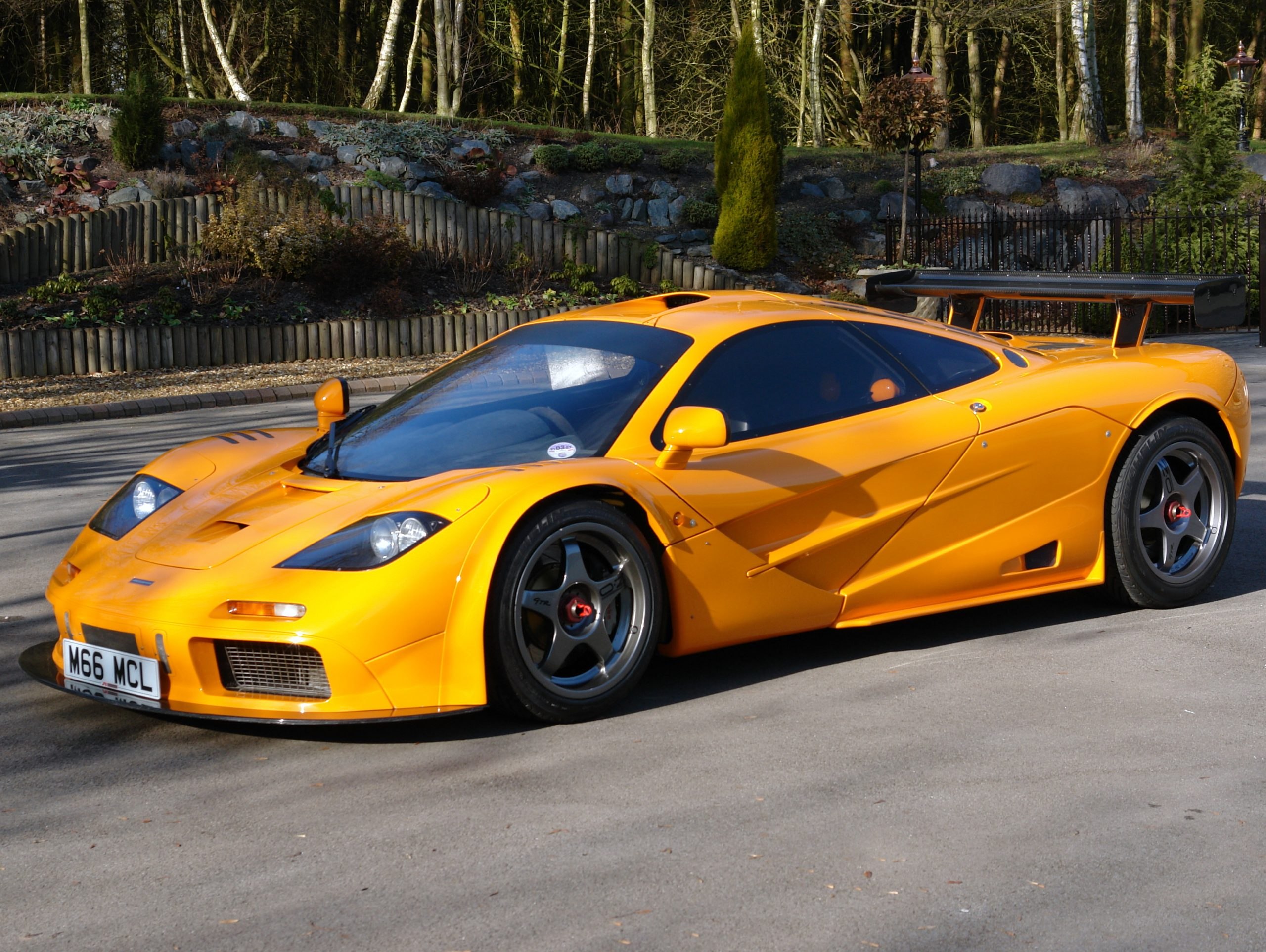 Спорткар MCLAREN f1