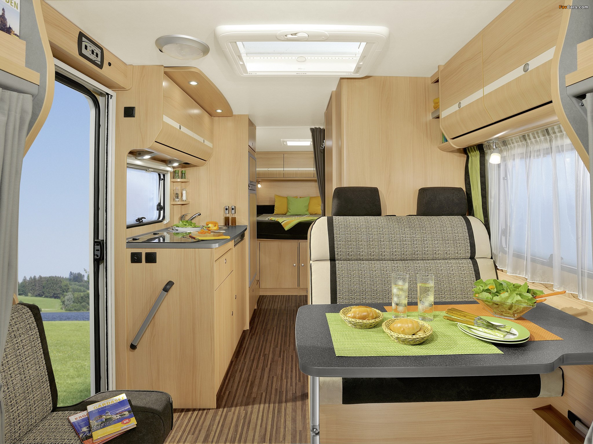 Автодом Airstream 280 бус