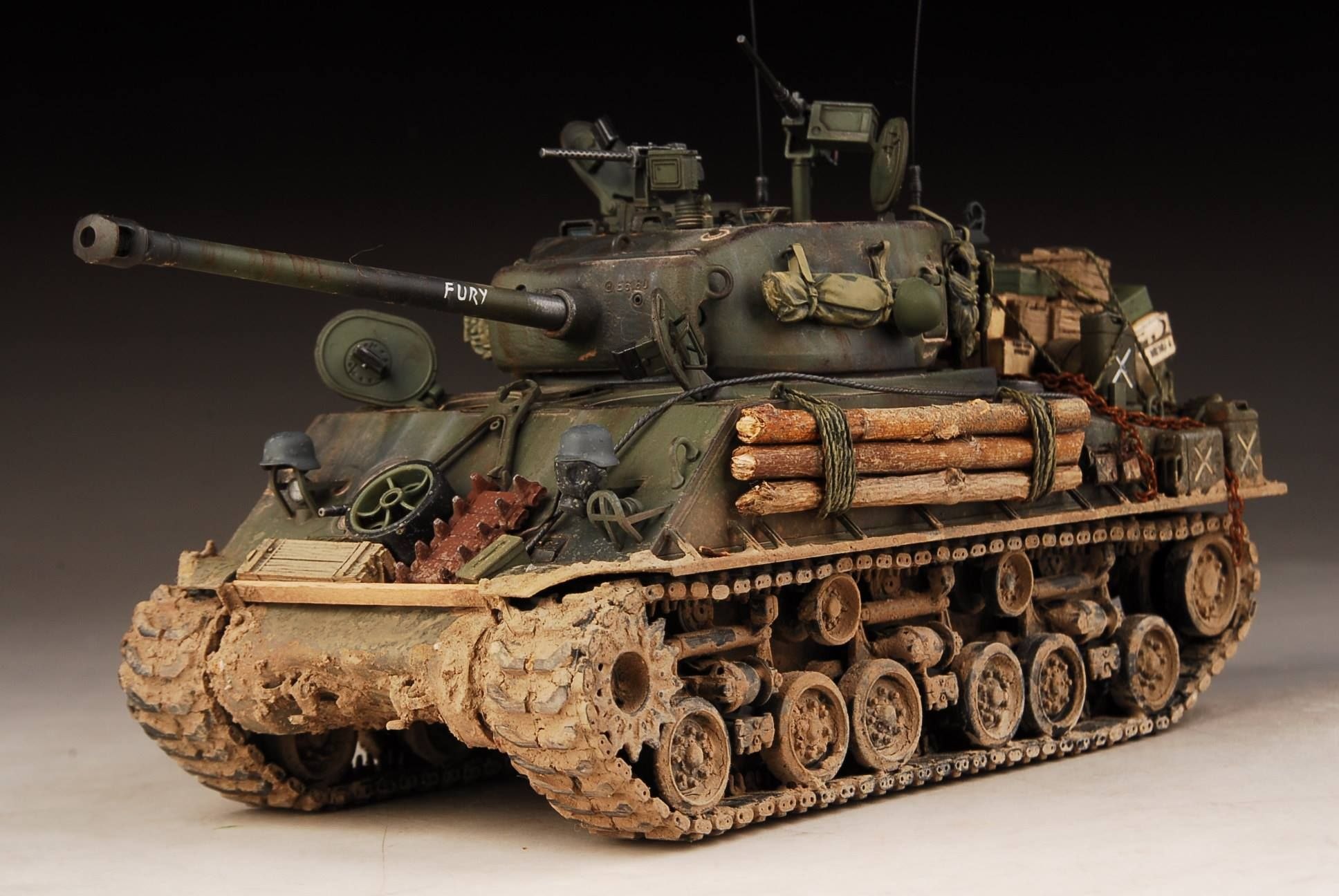 Модели 1 3. Танк Шерман м4а3е8. Танк m4a3e8 Sherman Fury. Танк Шерман м4а3е8 Fury. Танк Шерман Fury модель 1 35.