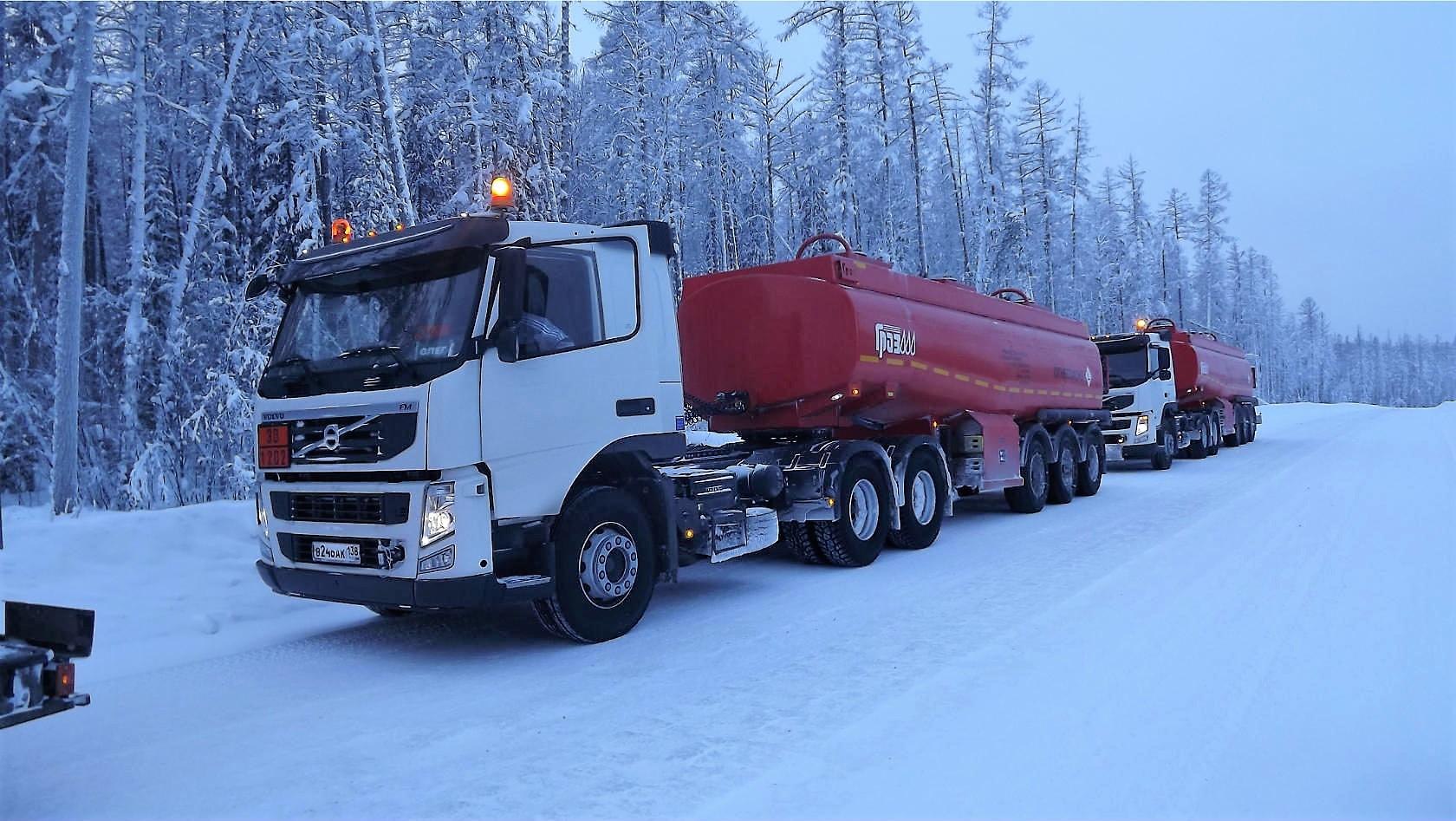 Северный ресурс отзывы. Volvo fm 6х6 топливозаправщик. Топливозаправщик Скания 6х6. Вольво бензовоз 6х6 Якутия. Скания на севере.