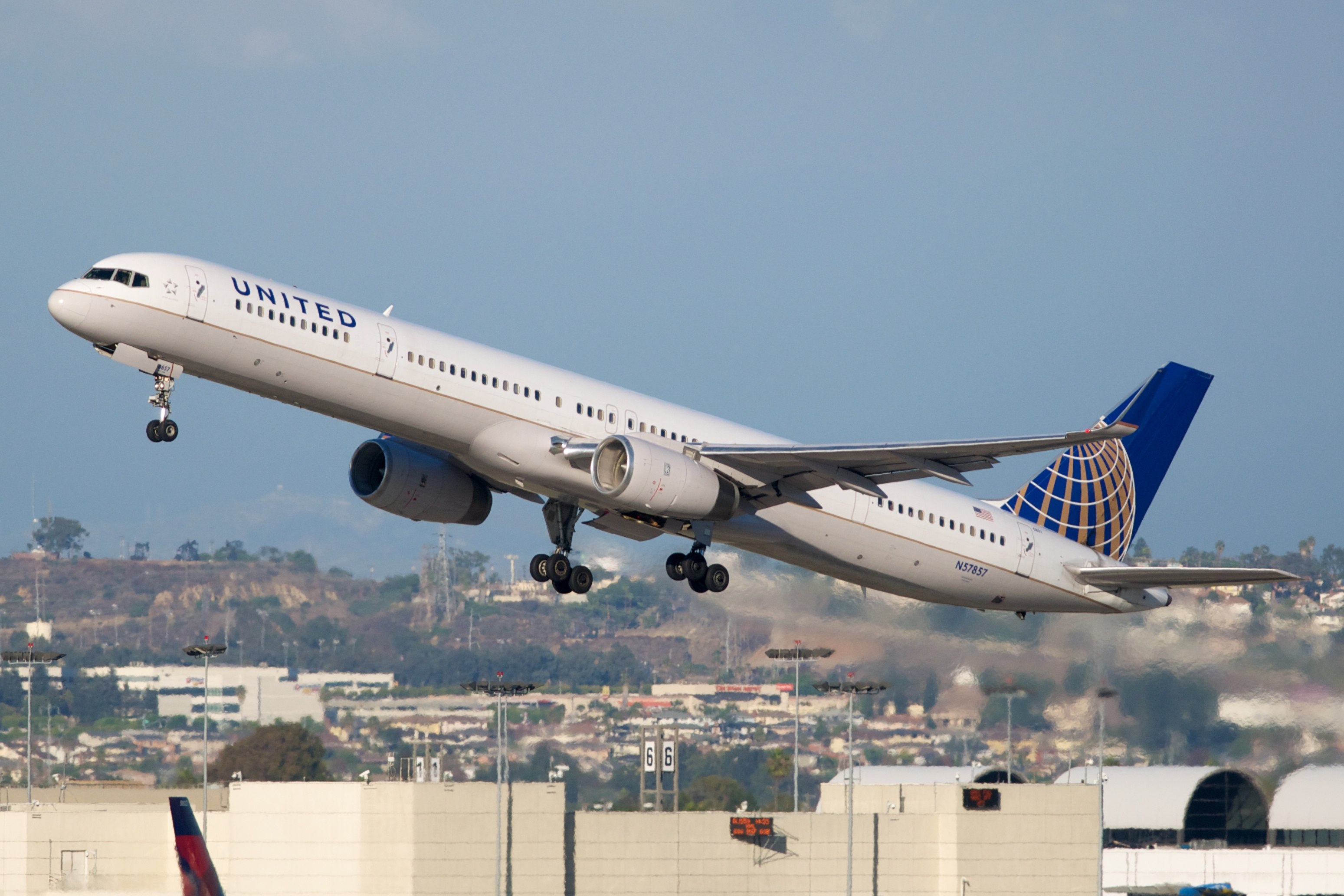 Боинг 757. Боинг 757-300. B757-400. Самолёт Boeing 757 300. Б757-300.