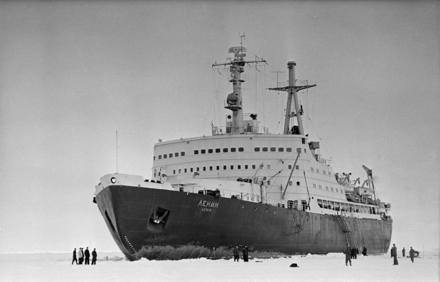 Первый атомный ледокол Ленин 1957г