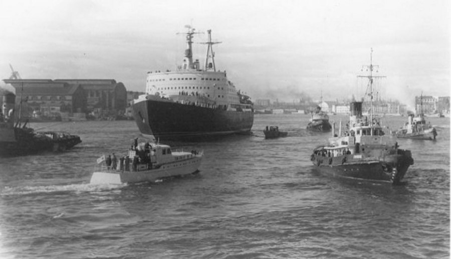1957 Спущен на воду первый в мире атомный ледокол Ленин