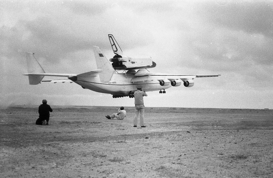 АН-225 С Бураном