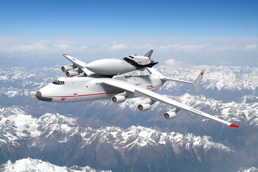 АН 225 Мрия перевозит Буран