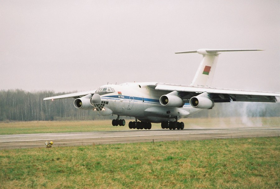 Военный грузовой самолет ил 76