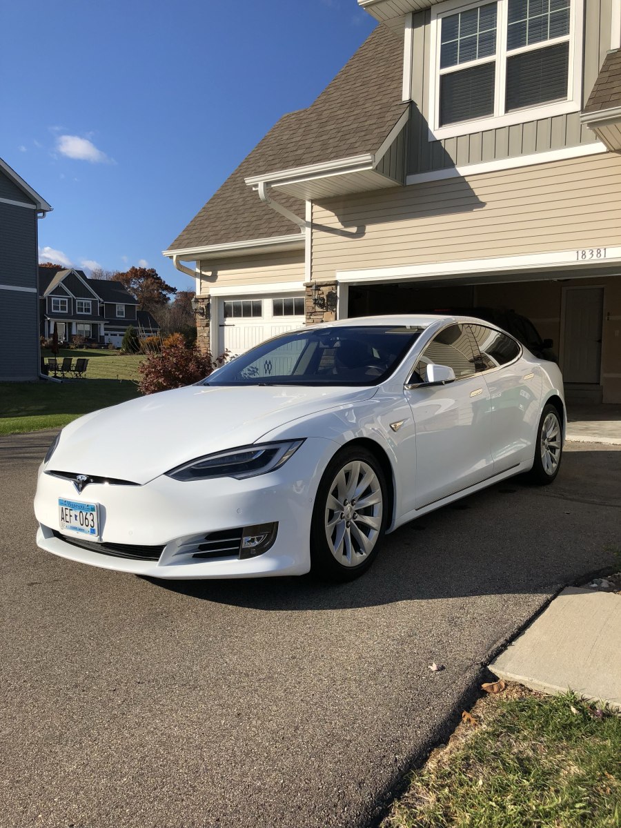 Tesla model s белая