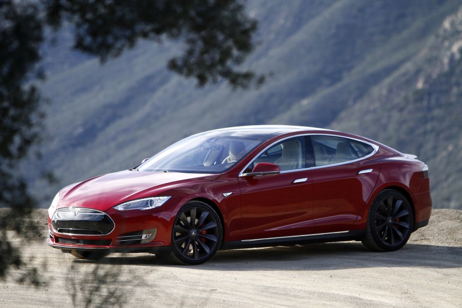 Машина Tesla model s