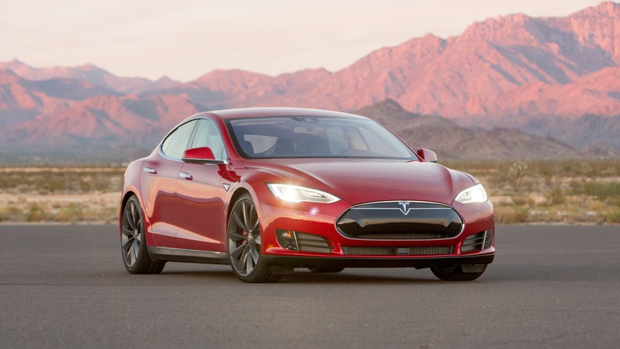 Автомобиль Tesla model s