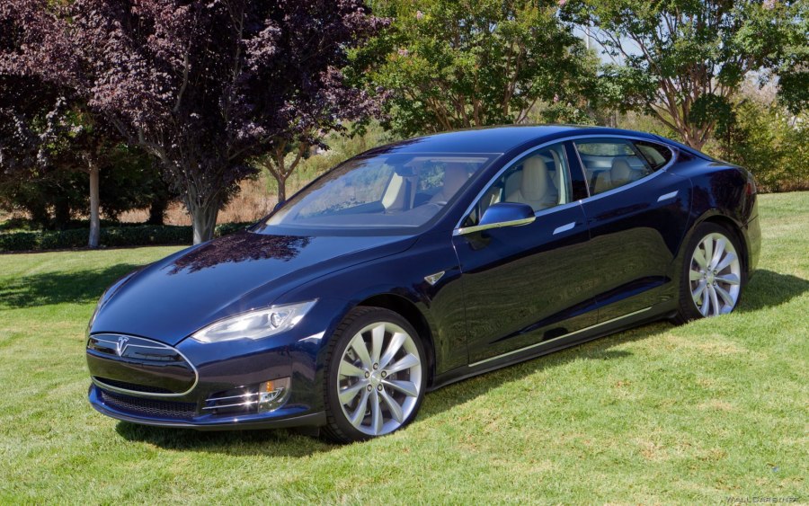 Машина Tesla model s