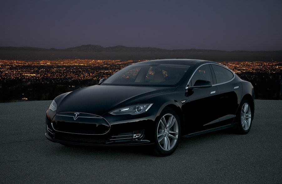 Tesla model s черная