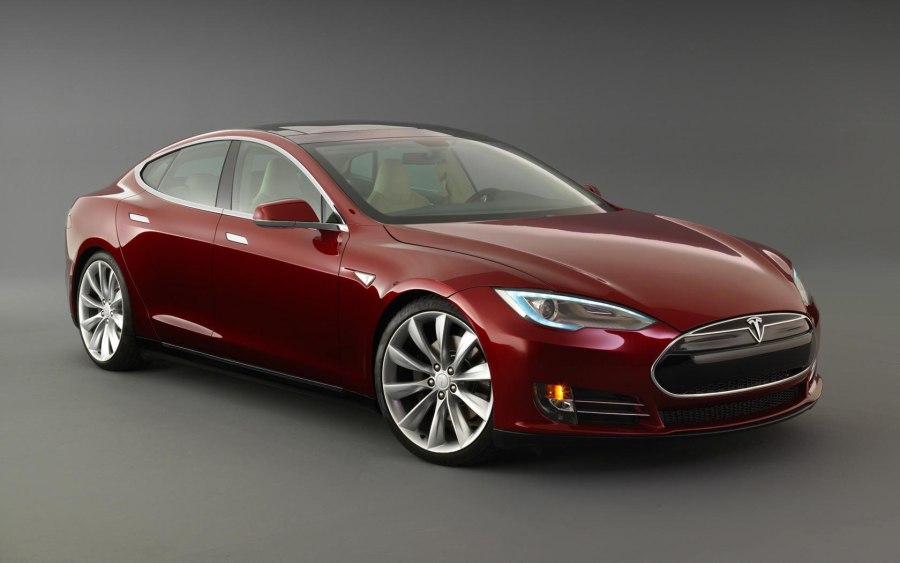 Машина Tesla model s