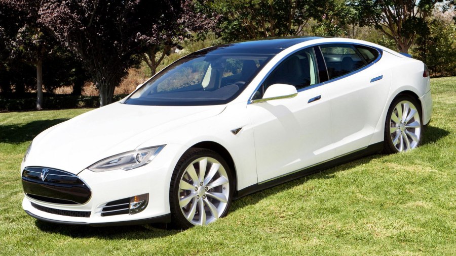 Tesla model s белая