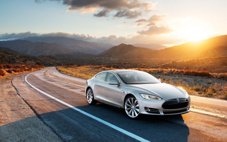 Машина Tesla model s