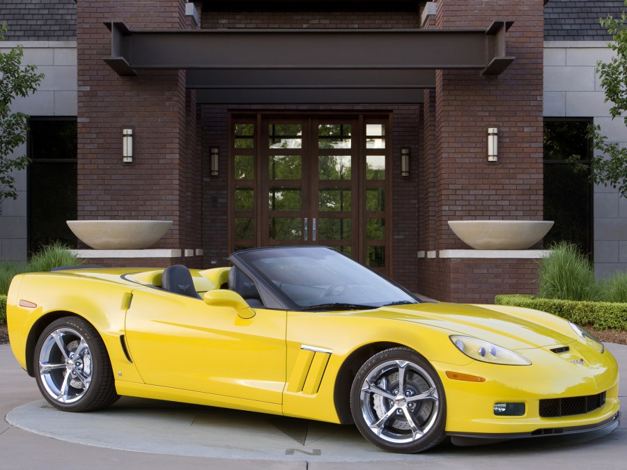 Chevrolet Corvette спортивная