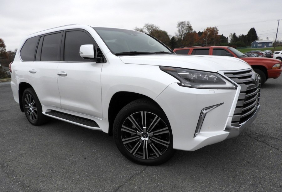 Lexus LX 570 2020 белый