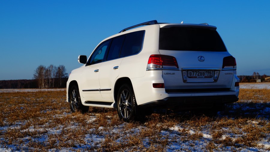Lexus LX 570 White