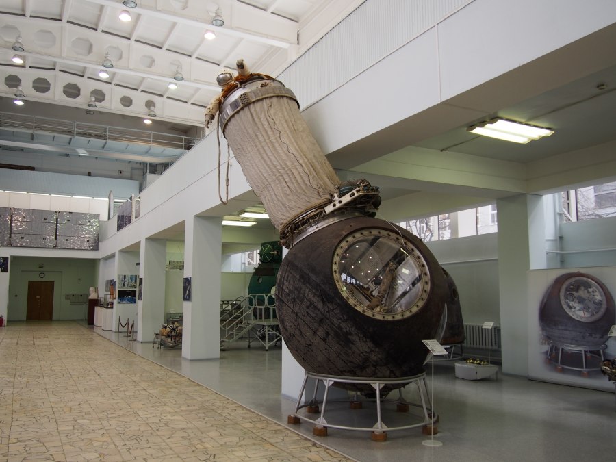Космическая ракета внутри