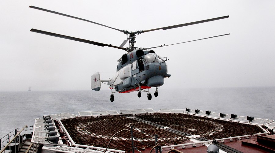 Вертолёт ка-27 на палубе эсминца