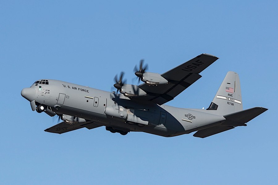 Самолет c-130 Геркулес
