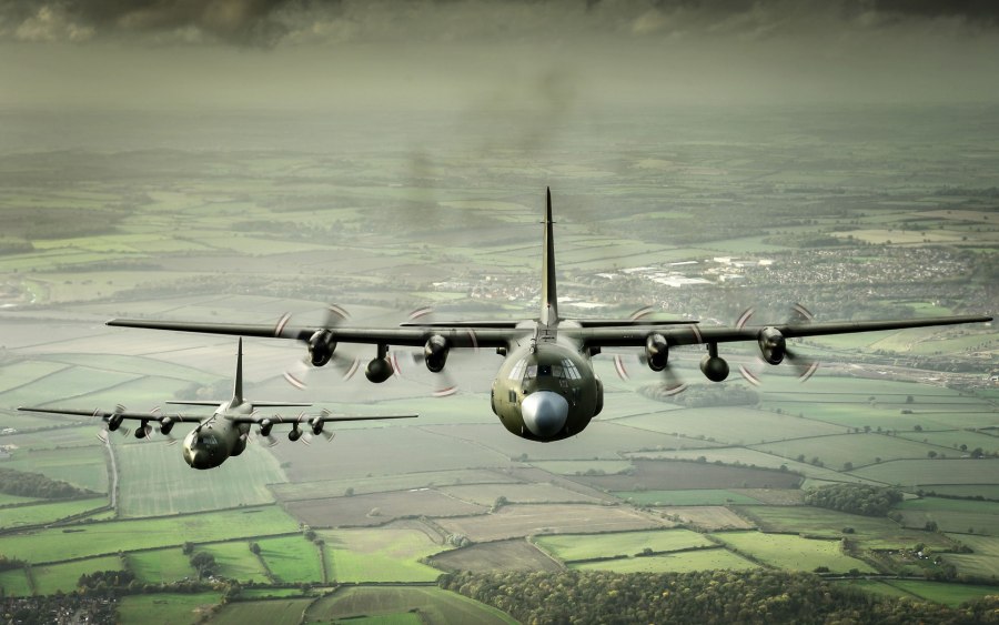 Военно транспортный самолет США C 130