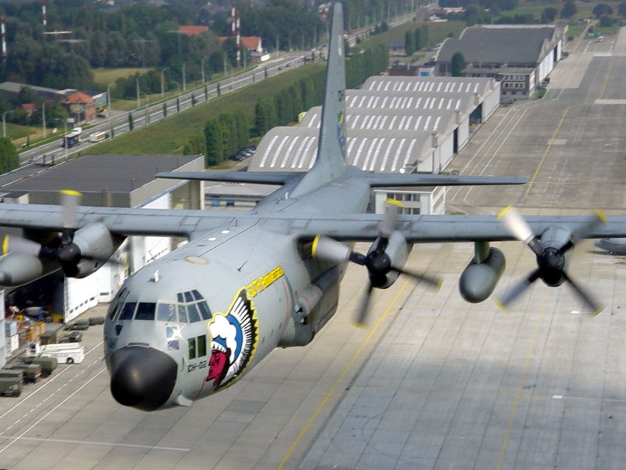 Транспортник c-130 hercules